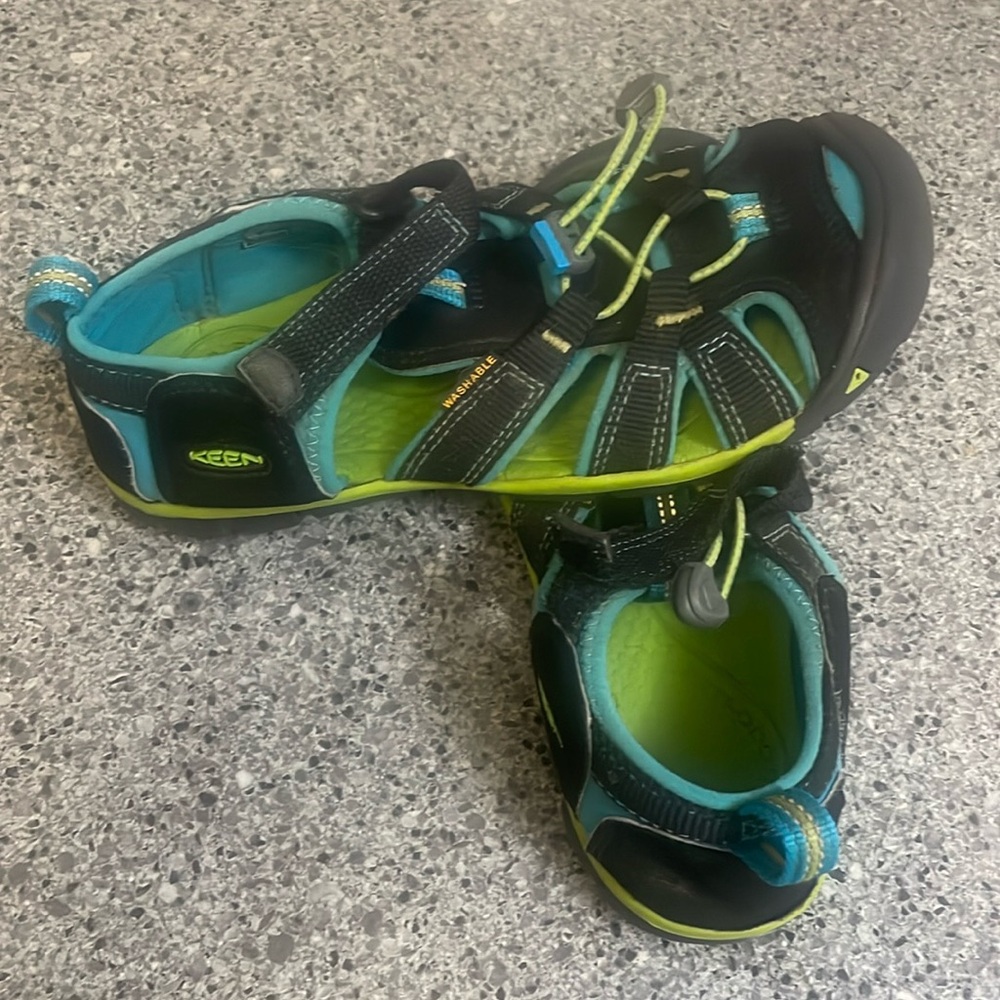 Keen washable water shoes